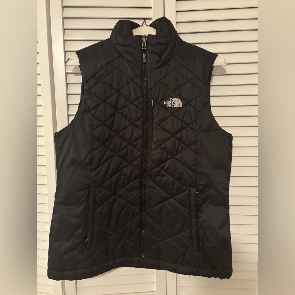 The North Face Women's Black Quilted Vest - Picture 2 of 3